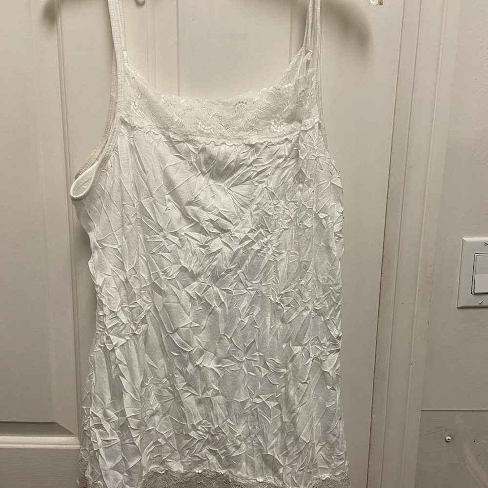 EUC Beautiful Lacey camisole